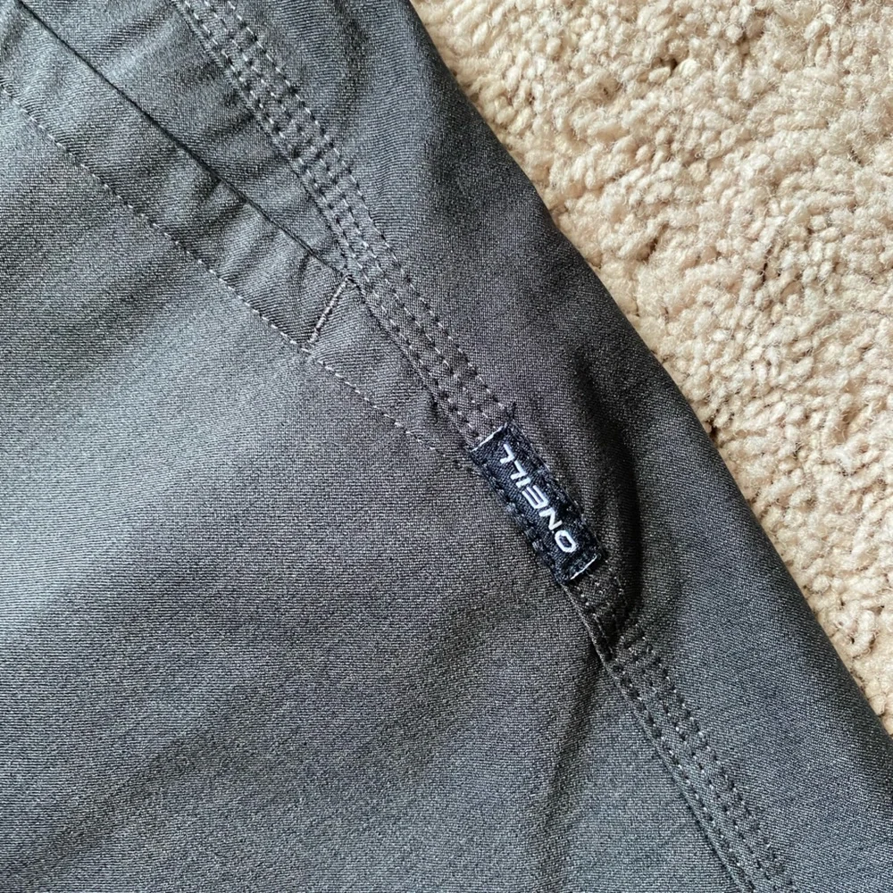 Men’s O’Neill Hybrid Charcoal Gray Shorts - Picture 2 of 8